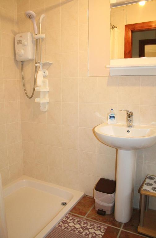 Ken-Mar House Bed And Breakfast แบลลีย์มันนี ภายนอก รูปภาพ